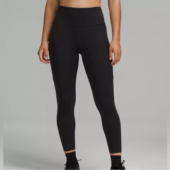 Lululemon black fast and free tights 25 inch size 4 - Picture 4 of 4